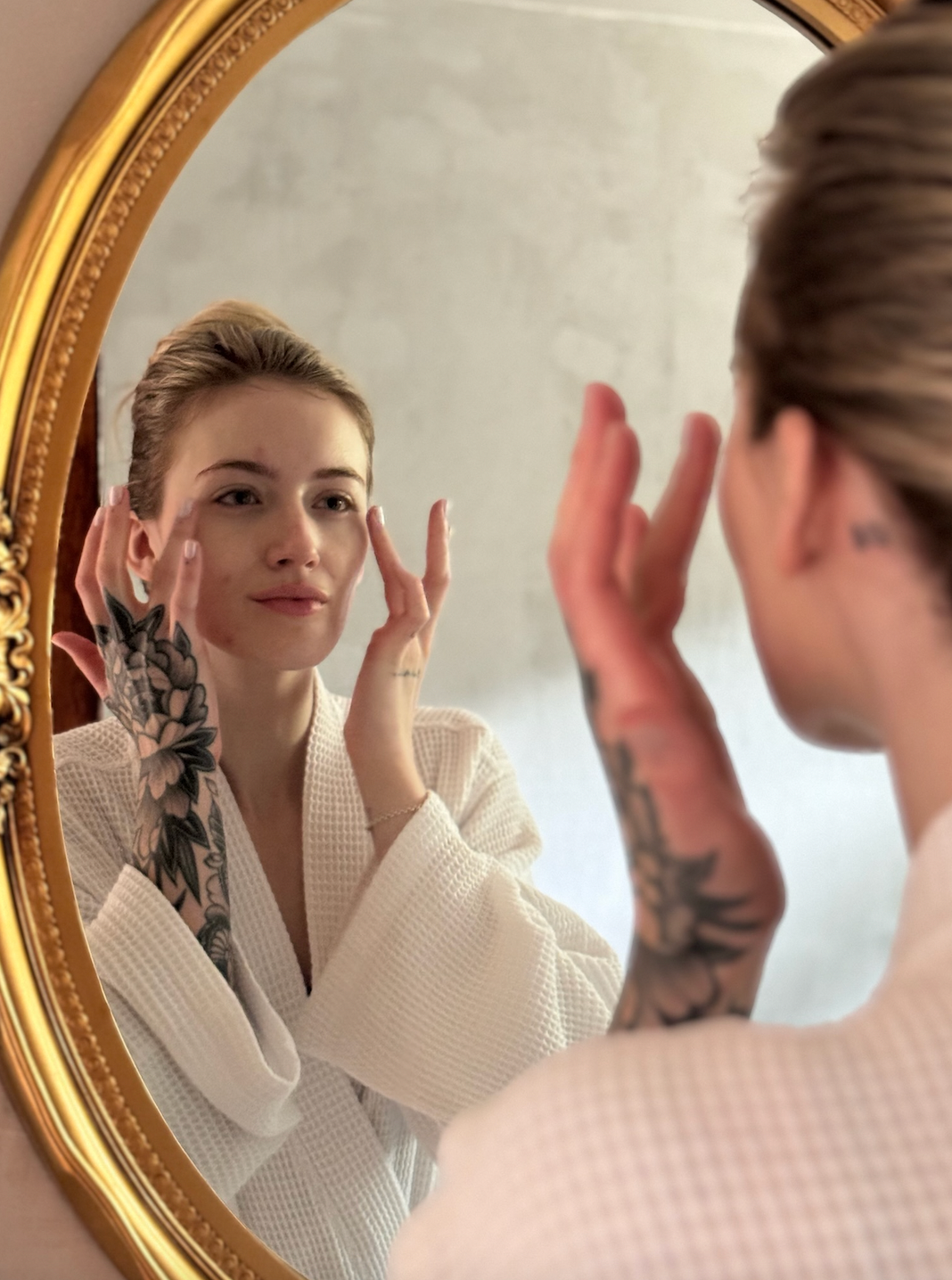 woman doing skincare